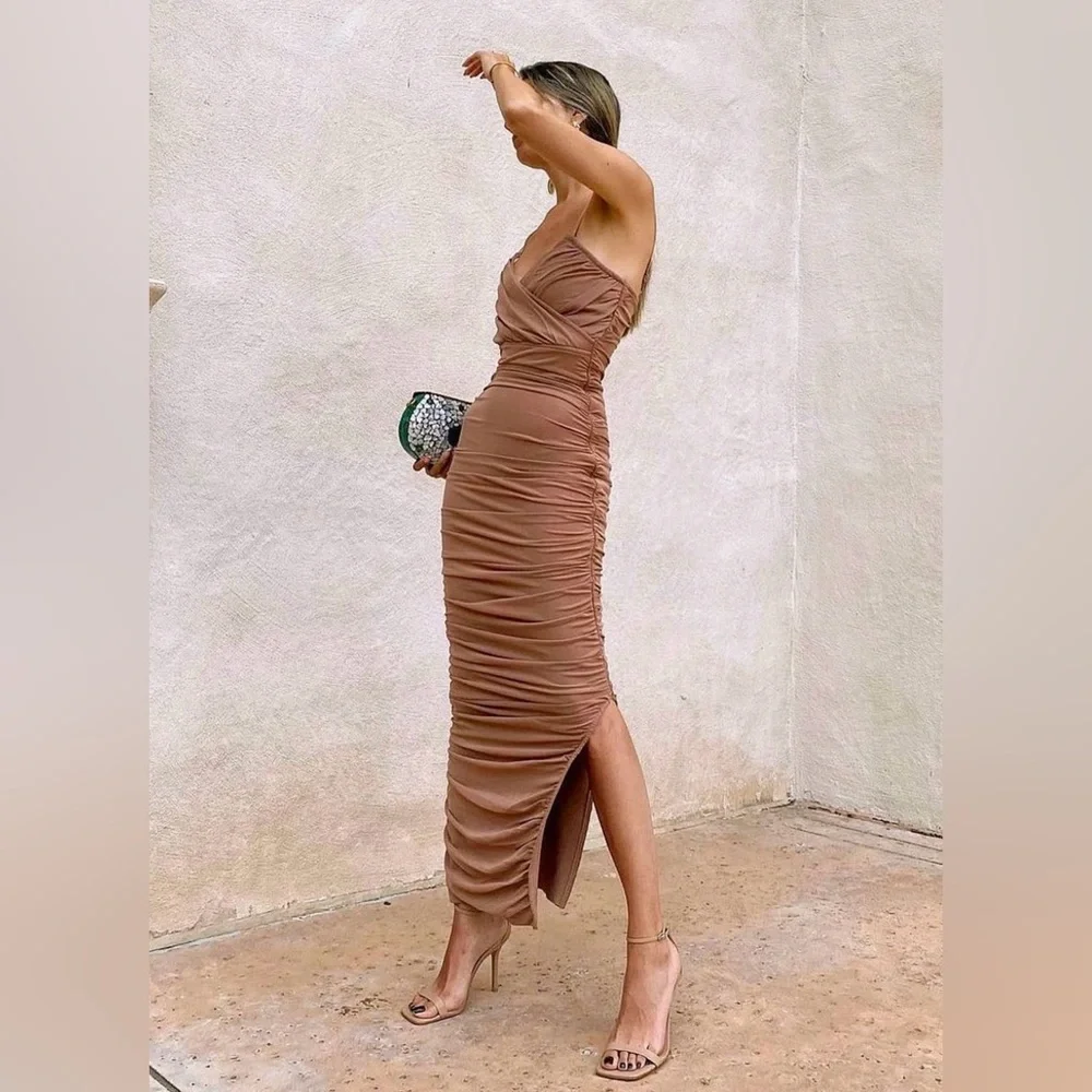 Elliatt Pippa Dress, Nude/Mocha Size M Ruched Bodycon Midi Dress - Picture 1 of 8